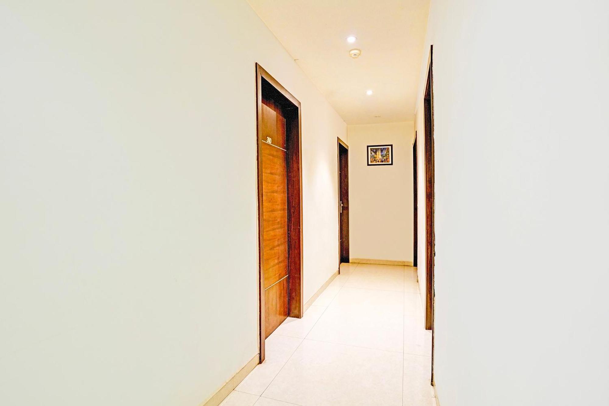 Fabhotel Prime Sky Light Vadodara Exterior photo