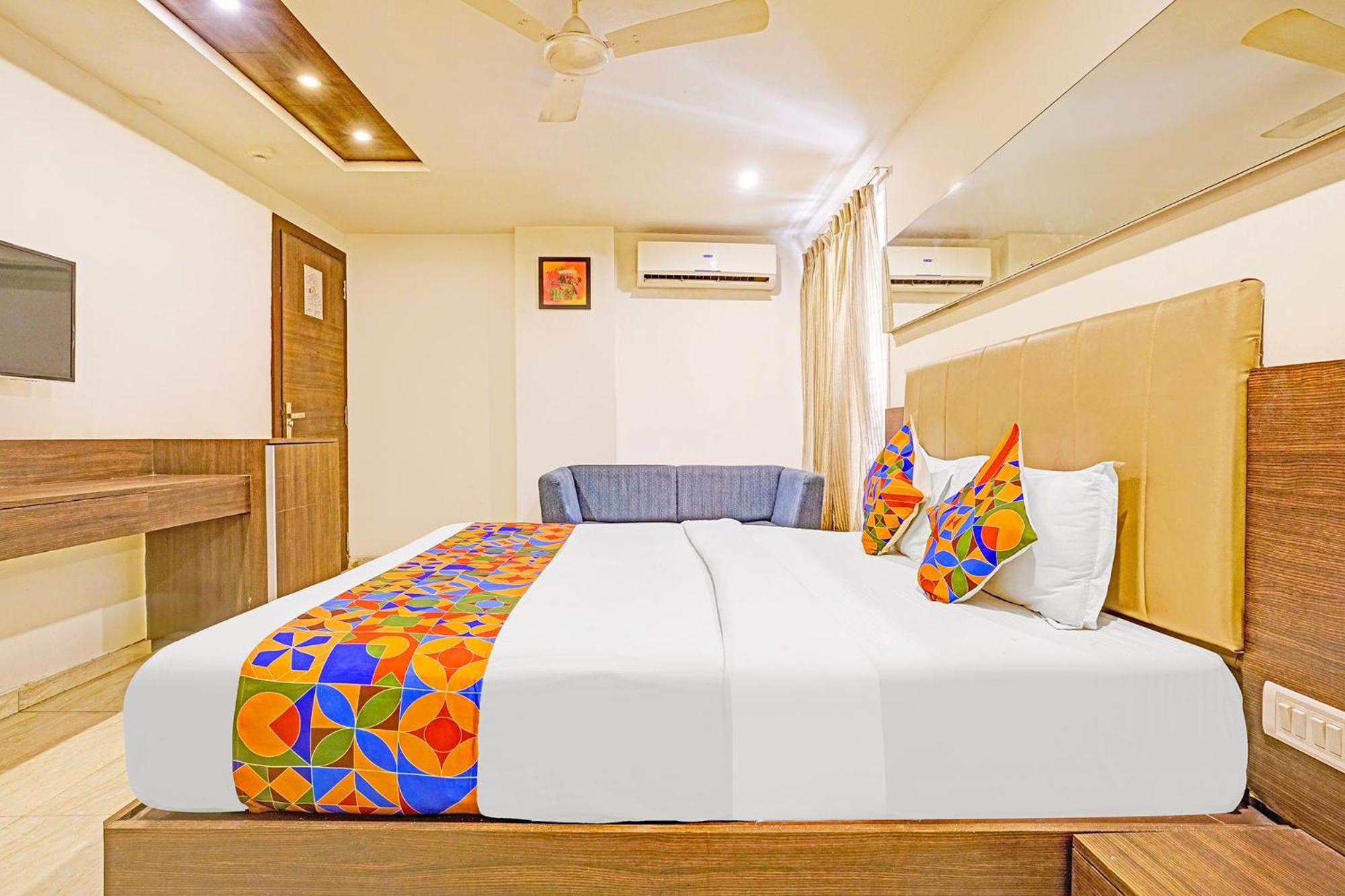 Fabhotel Prime Sky Light Vadodara Exterior photo