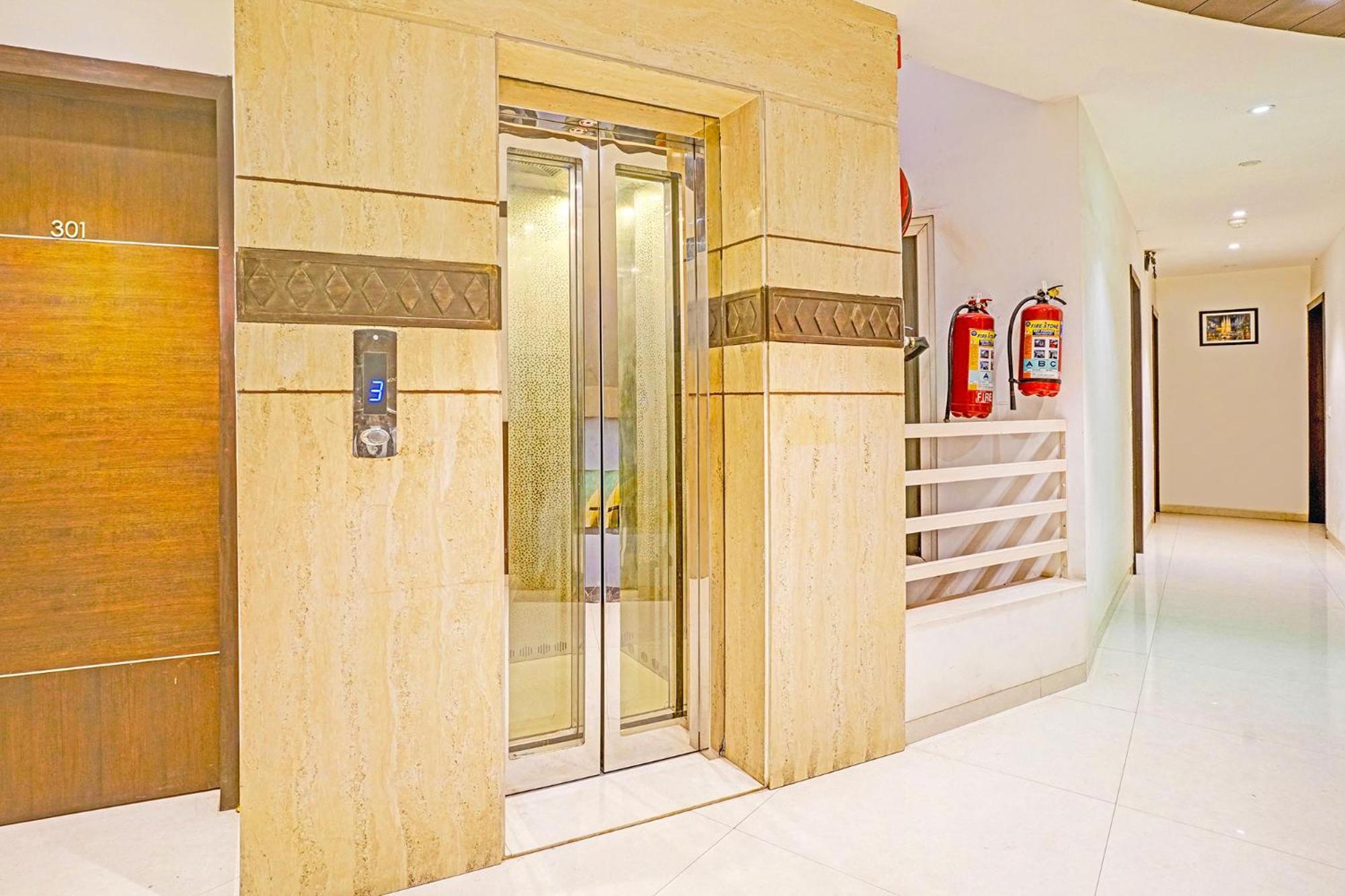 Fabhotel Prime Sky Light Vadodara Exterior photo