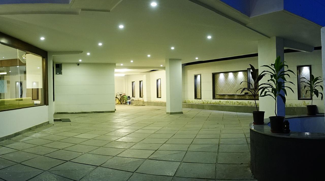 Fabhotel Prime Sky Light Vadodara Exterior photo